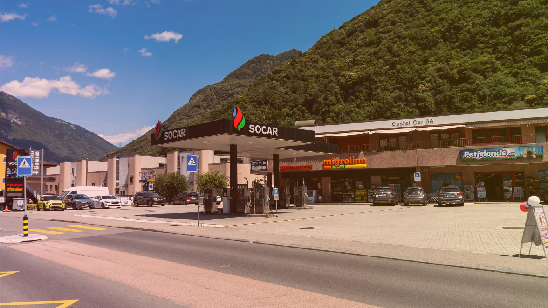 Esterno della stazione di servizio di Bellinzona